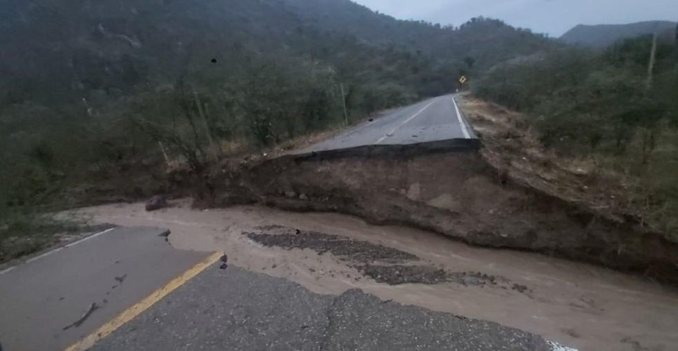 Deslave incomunica capital de Oaxaca con el Istmo