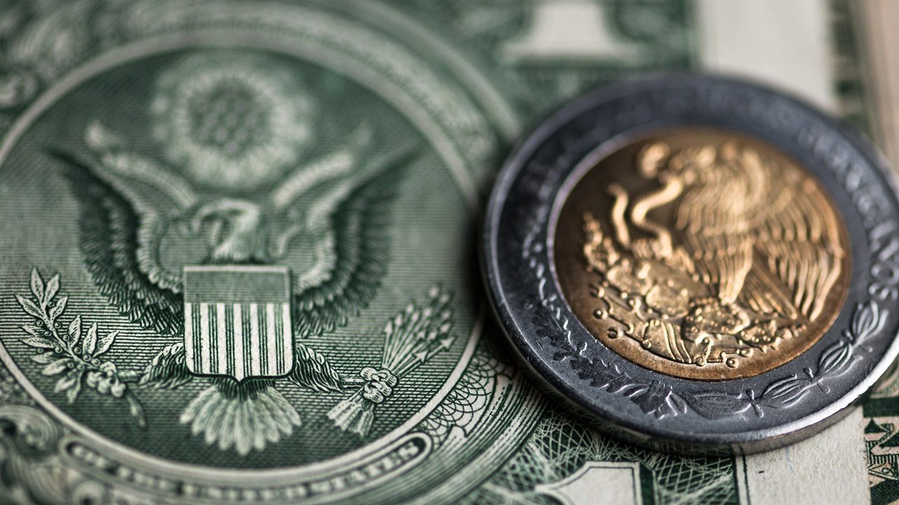 Eventual fortalecimiento del dólar afecta al peso mexicano
