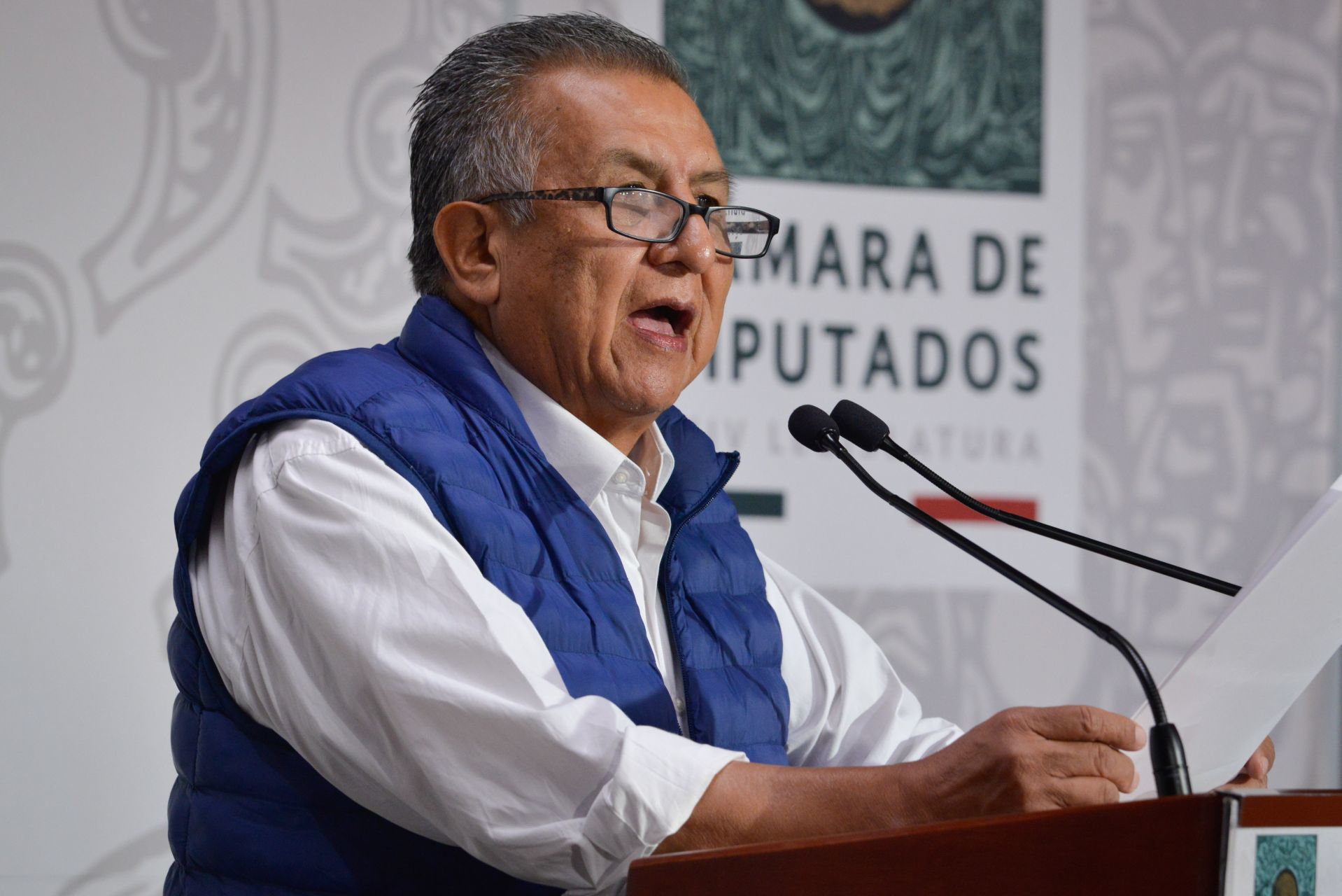 Saúl Huerta presenta ante INE renuncia formal a candidatura