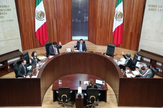 Tribunal revoca orden del INE para detener giras de Sheinbaum