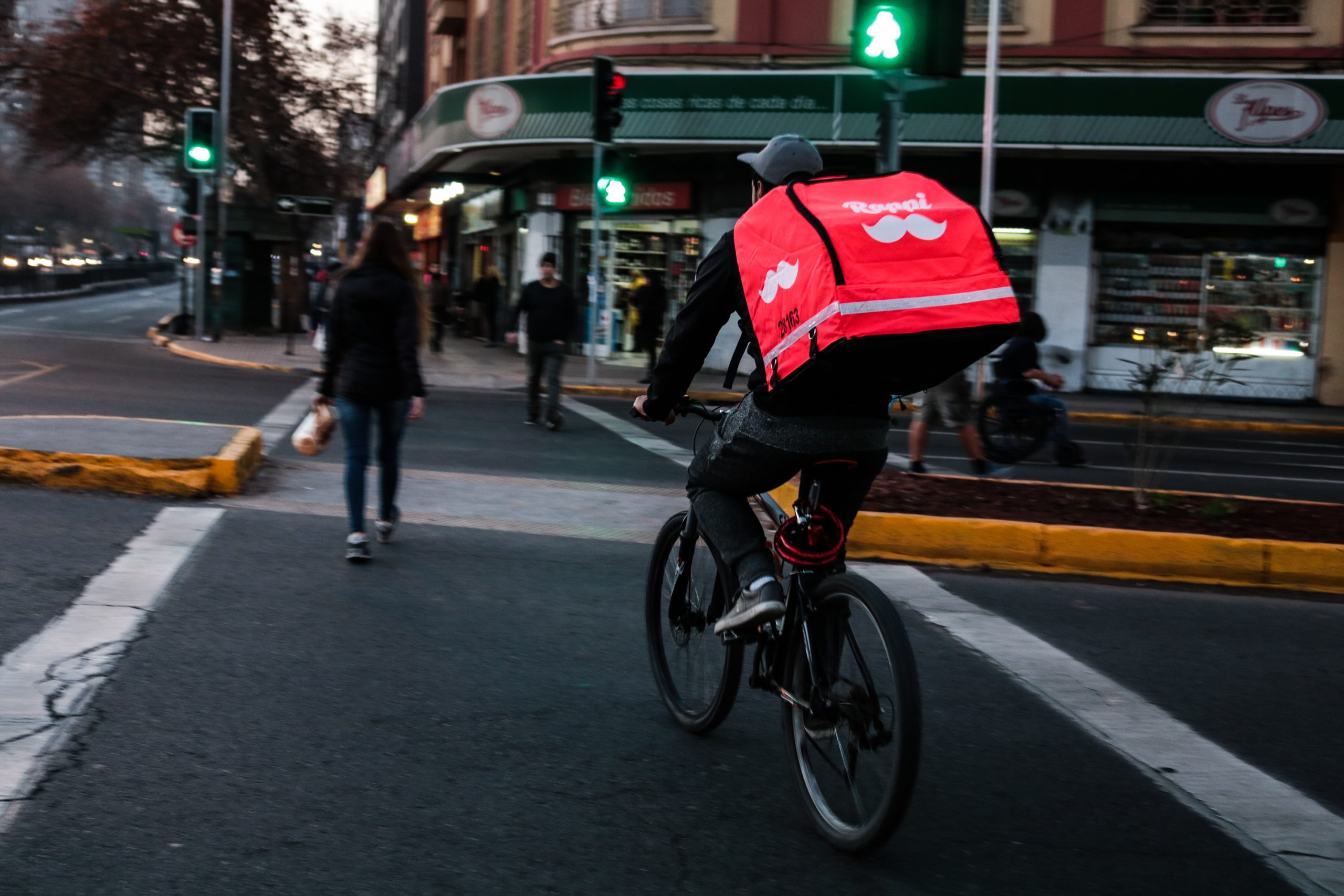 Trabajadores de delivery no descartan movilización nacional: «Es vital que se regulen las aplicaciones y que haya una mínima seguridad social»