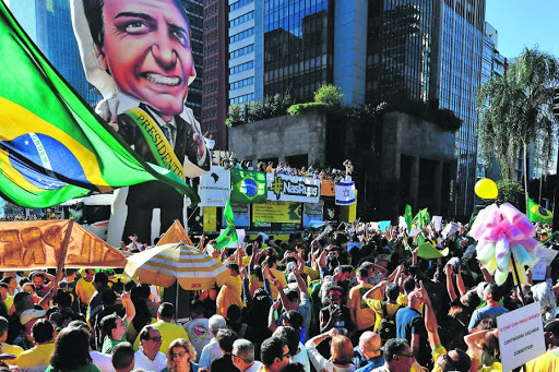 Brasileños desafiaron la pandemia y salieron a marchar el 1 de mayo