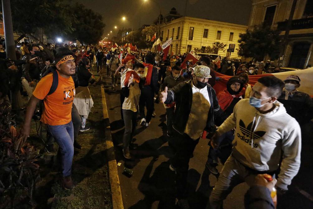 Candidatos presidenciales del Perú instan a simpatizantes a esperar resultados oficiales