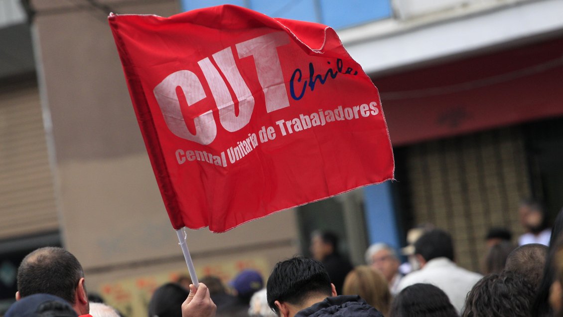 Trabajadores de la U. de Chile piden un «congreso refundacional» en la CUT