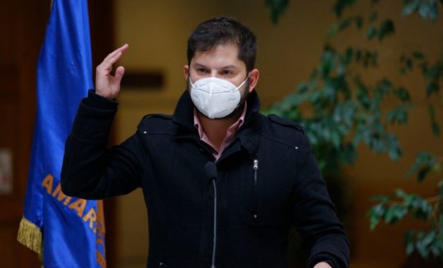 Gabriel Boric confirma agresión mientras visitaba cárcel Santiago 1 y pide que no haya sanciones contra los responsables