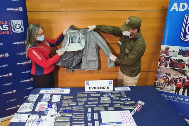 Pasajero de avión viajaba con 350 gramos de ketamina y 44 pastillas de éxtasis ocultas en su ropa