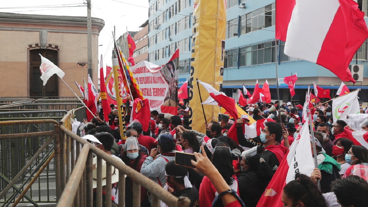 Se registran manifestaciones en Perú a la espera de los resultados de la elección presidencial