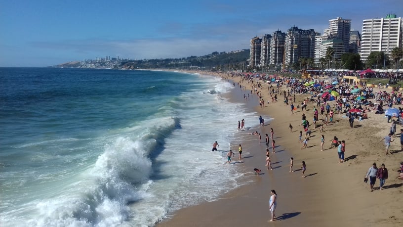 Comisión de Medio Ambiente aprueba prohibición de fumar en playas, ríos y lagos