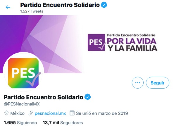 La cuenta de twitter del pes con la imagen de perfil teniendo la bandera del orgullo LGBT+