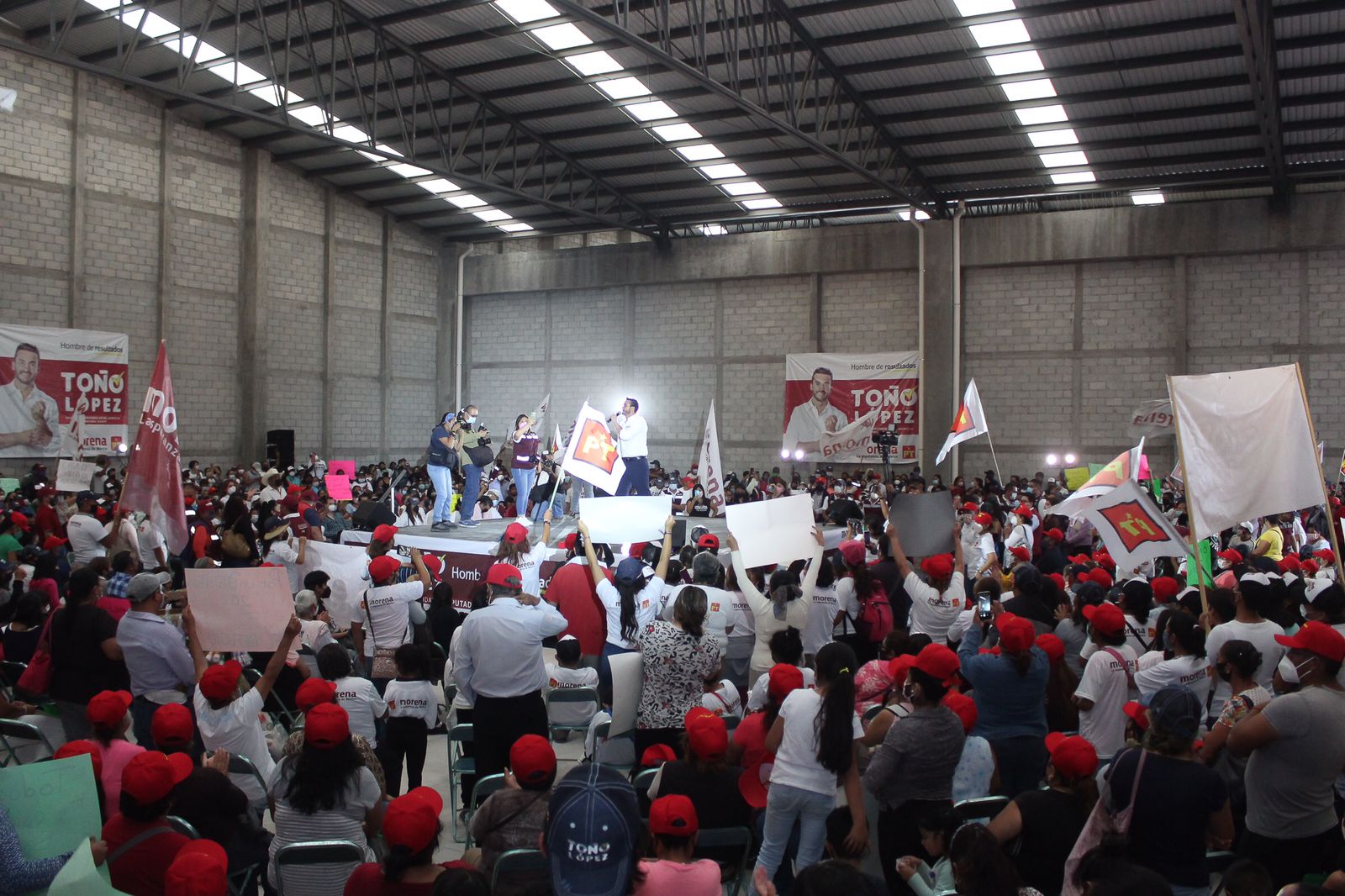 Denuncia candidato de Morena al Distrito 20 local arribo de sujetos armados a su cierre de campaña