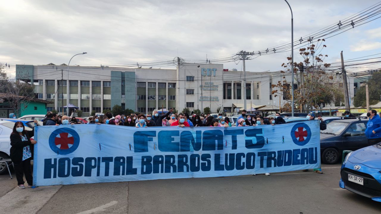 Trabajadores del Hospital Barros Luco continúan movilización: «Están privilegiando la economía por sobre la salud y las vidas de los pacientes»
