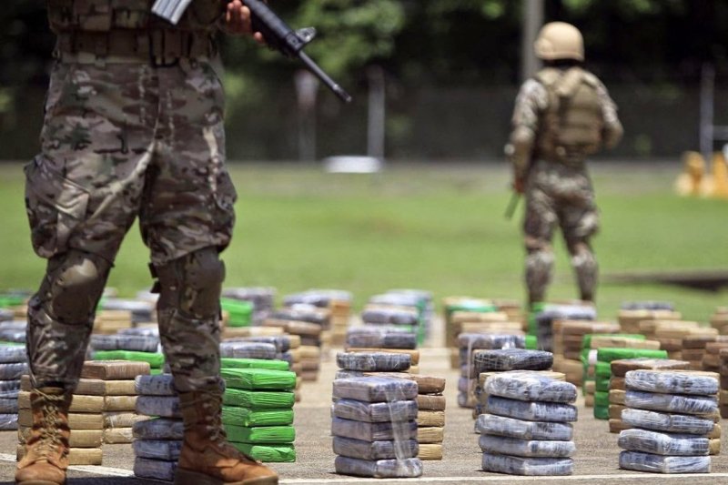 México crea comisión que ayuda al combate del tráfico de drogas y armas
