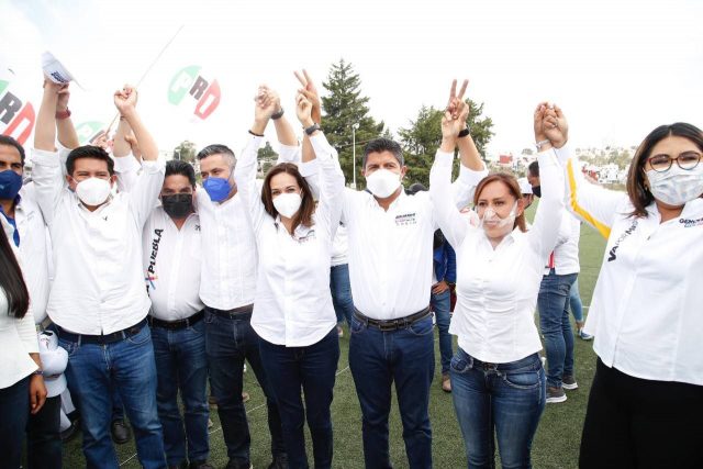 Eduardo Rivera en uno de sus eventos de cierre de campaña