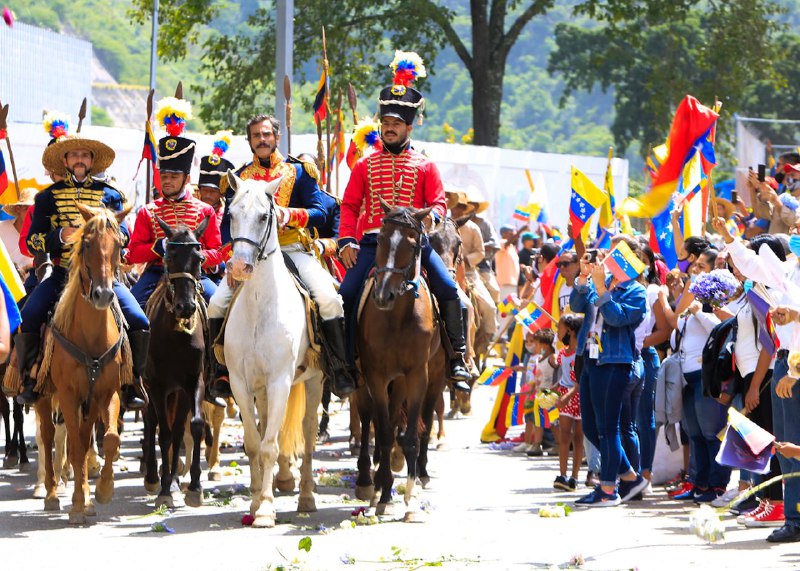 En Venezuela conmemoraron la entrada triunfal del Libertador Simón Bolívar a Caracas hace 200 años
