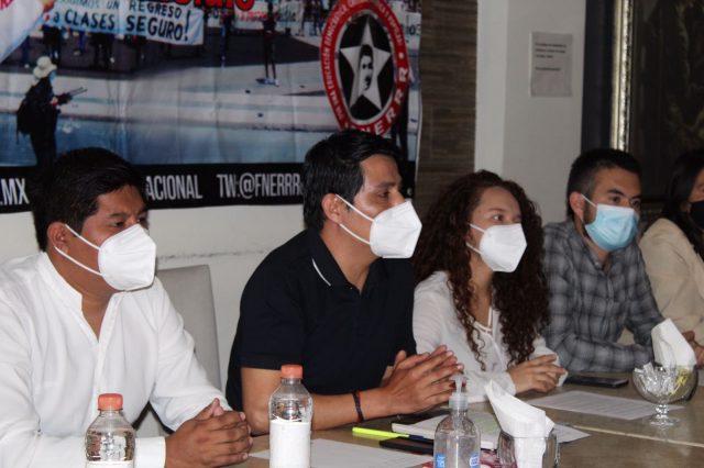 Grupo de estudiantes vuelve a exigir la vacuna previo al retorno a clases