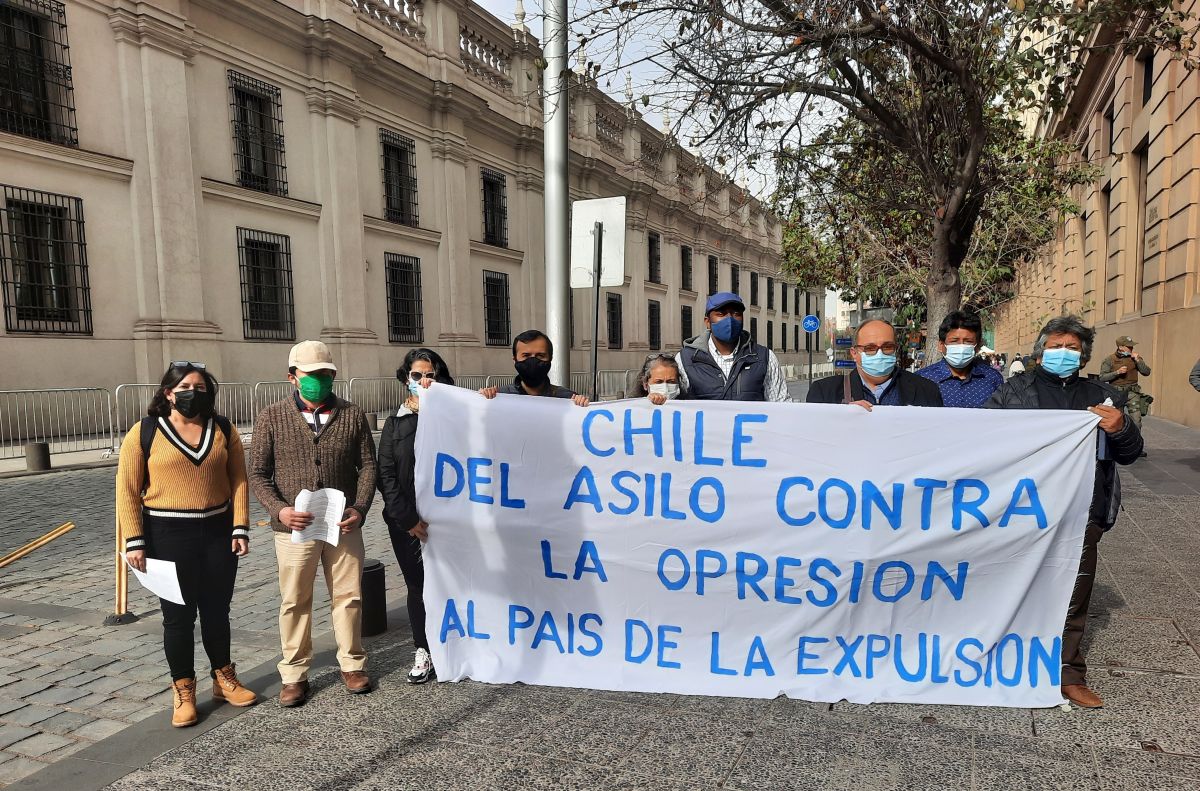 Refugiadas y refugiados en Chile denuncian negación a solicitudes y persecución por parte del Gobierno de Piñera