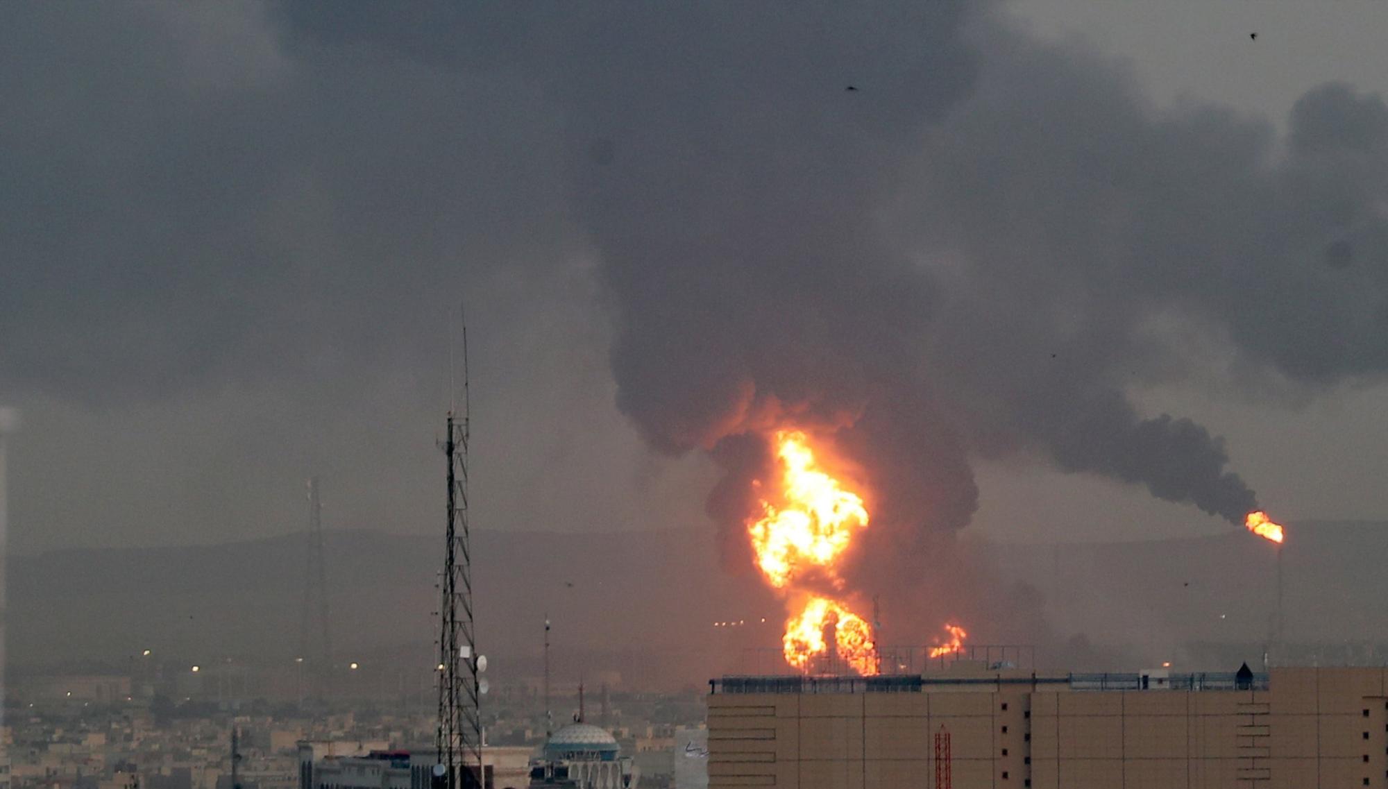 Fuga de gas provocó un gran incendio en una refinería de petróleo de Irán