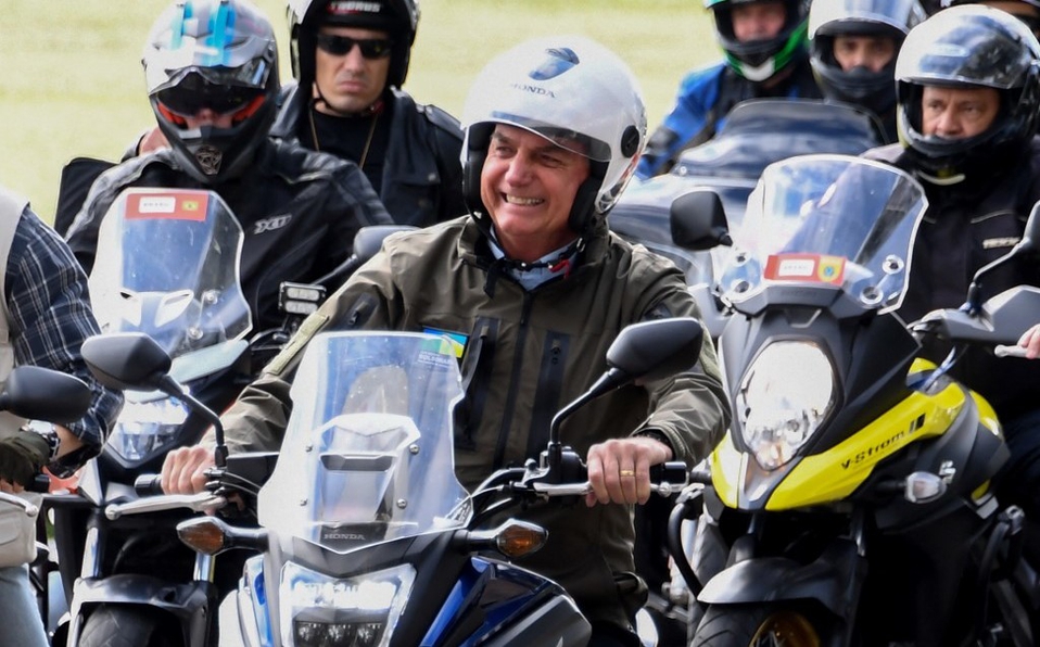 Bolsonaro encabezó caravana de motos en Sao Paulo y otra vez fue multado por no llevar mascarilla