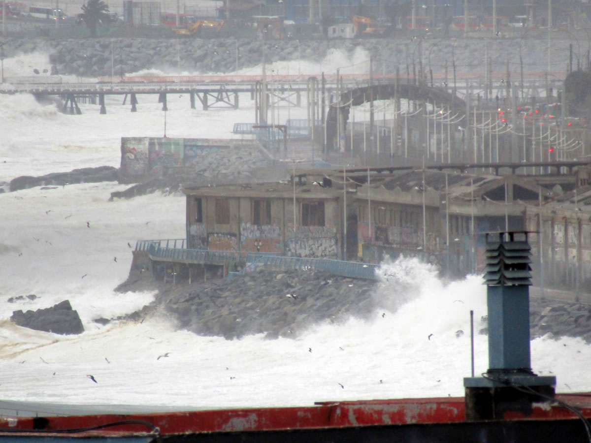 Estudio: Instalaciones portuarias y asentamientos costeros sufrirán daños cada vez más frecuentes por marejadas extremas