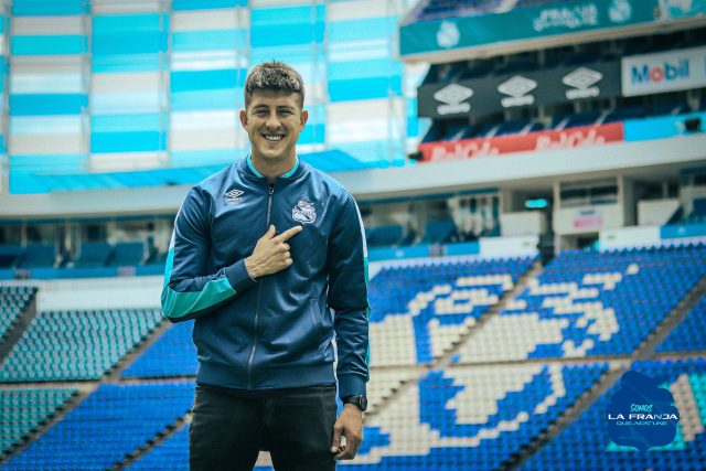 El mediocampista chileno Pablo Parra se convierte en el primer refuerzo del Puebla