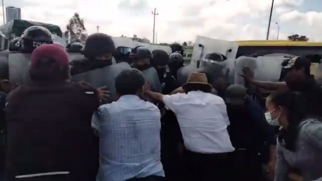Vecinos de San Andrés Cholula reclaman falta de obras; granaderos les impiden bloquear la México-Puebla