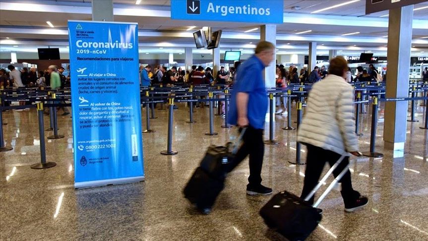 Argentina reduce vuelos internacionales para contener más contagios y evitar nuevas cepas
