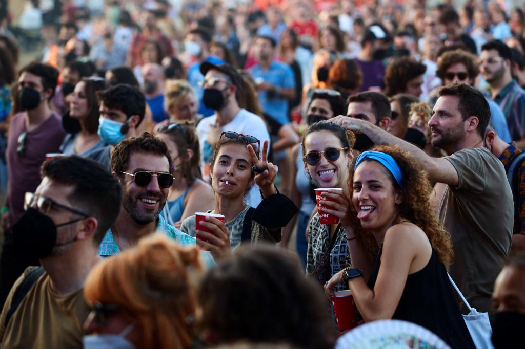 Fracasó experimento de festival multitudinario sin mascarilla: más de 1.000 resultaron positivos
