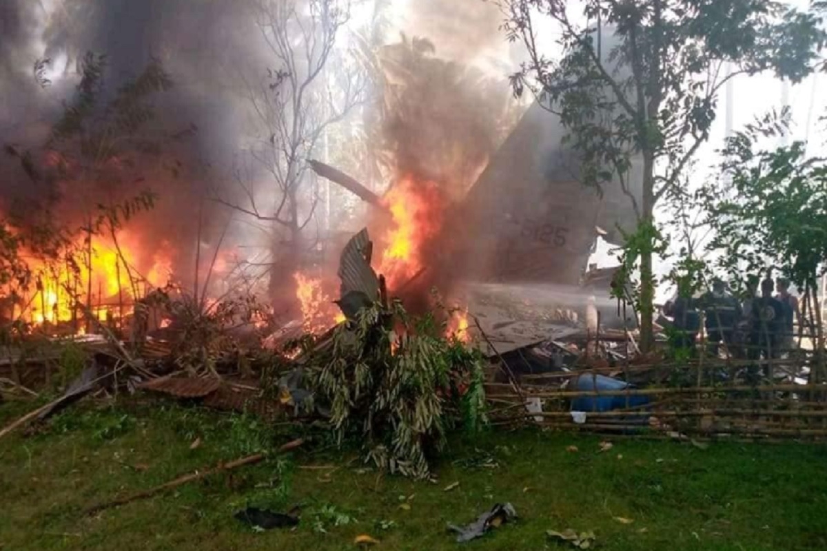 29 muertos al estrellarse avión militar filipino con 92 personas a bordo