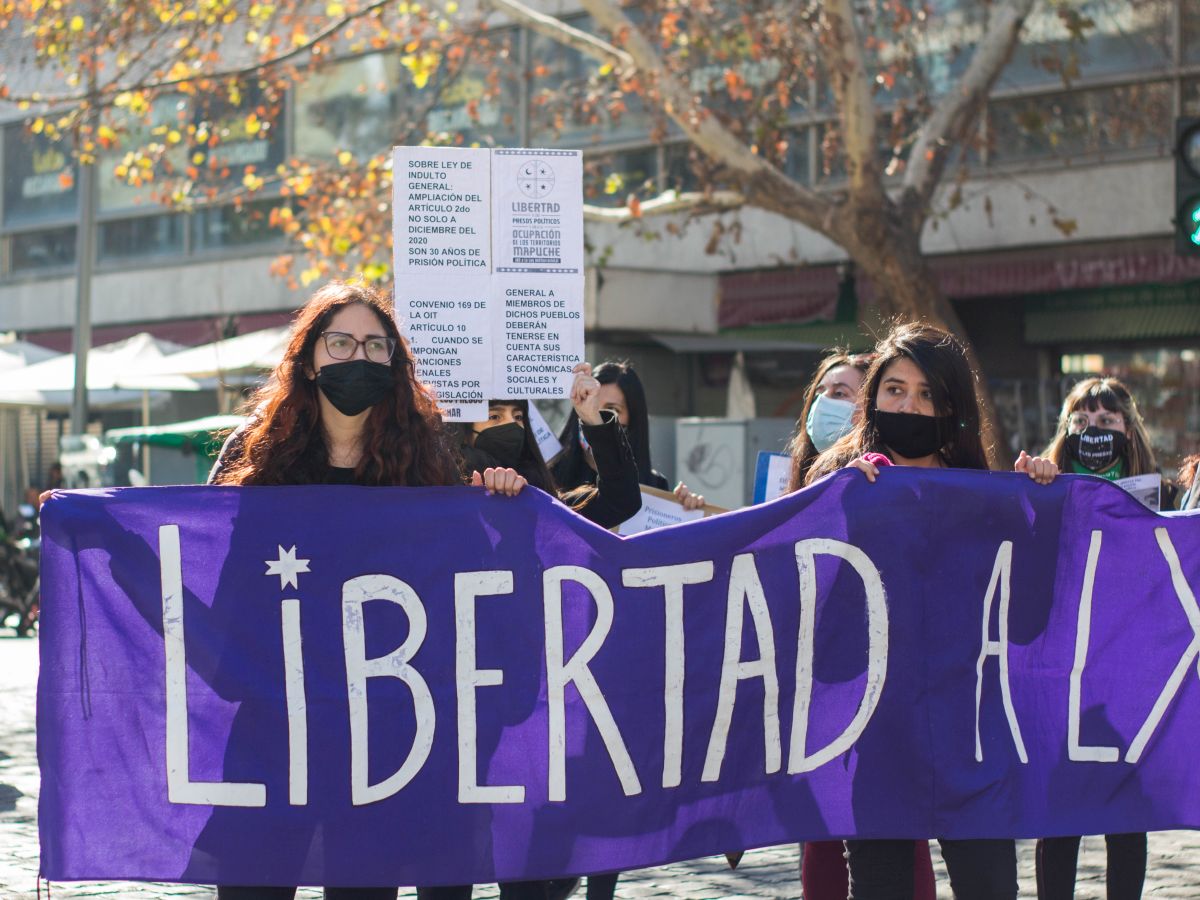 Jornadas de solidaridad por la libertad de las y los presos políticos: Coordinadora 8M realizó acción frente a Gendarmería