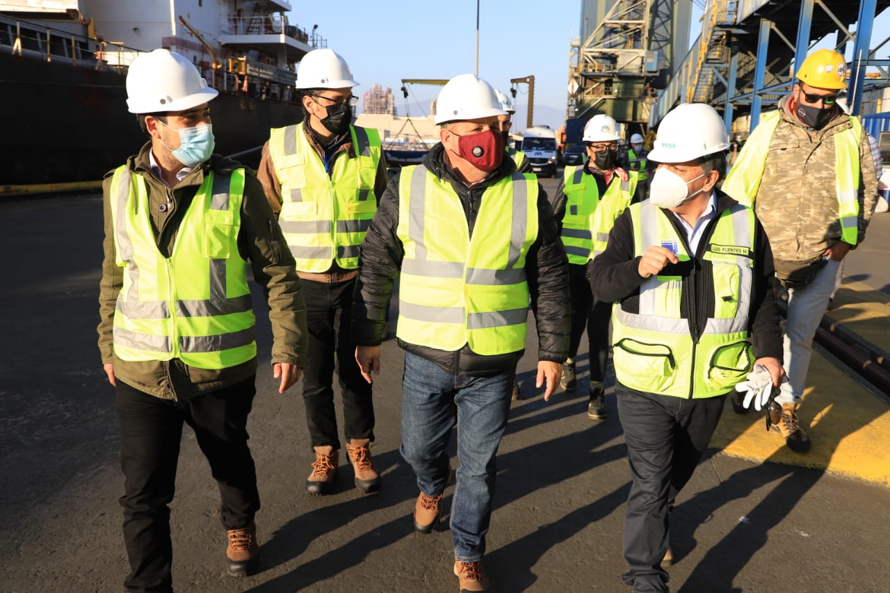 Valparaíso: Gobernador Mundaca visitó instalaciones de Puerto Ventanas para constatar medidas de mitigación en el lugar