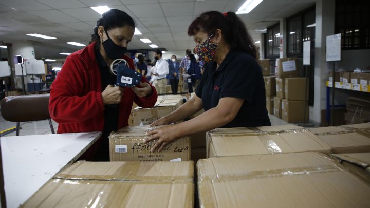 Estudio Fundación SOL: Mujeres que son madres ganan en promedio 20% menos que las que no tienen hijos