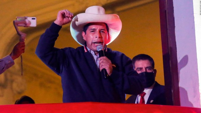 Autoridades electorales proclaman a Pedro Castillo como presidente de Perú