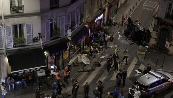 Un coche impactó contra la terraza de un bar en París y dejó al menos un muerto