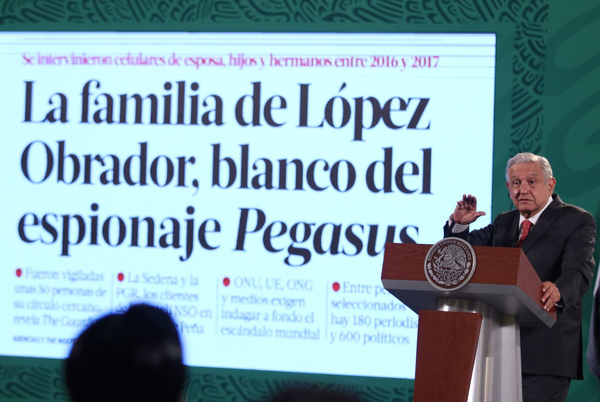 Andrés Manuel López Obrador minimiza espionaje contra él y los suyos
