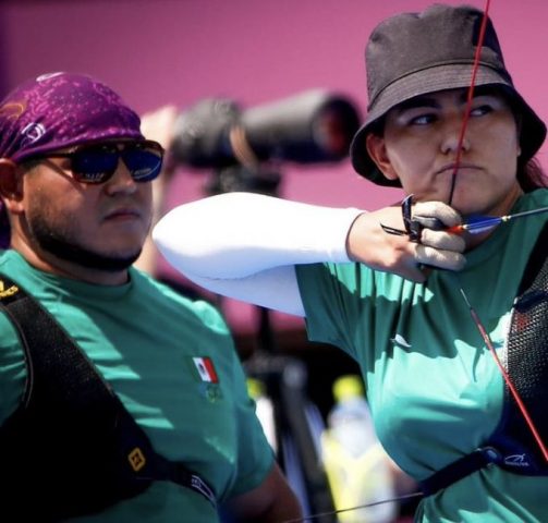 Pareja mexicana de tiro con arco