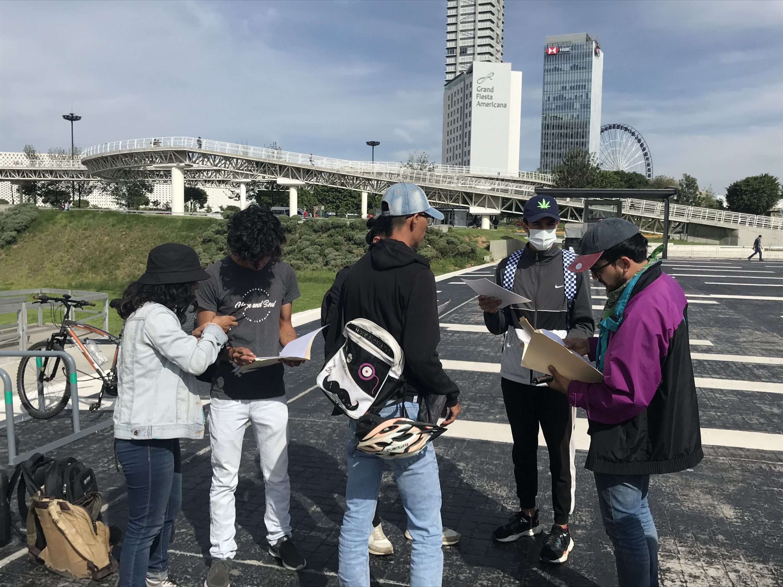 Colectivos realizan entrega masiva de permisos para el uso lúdico de la marihuana