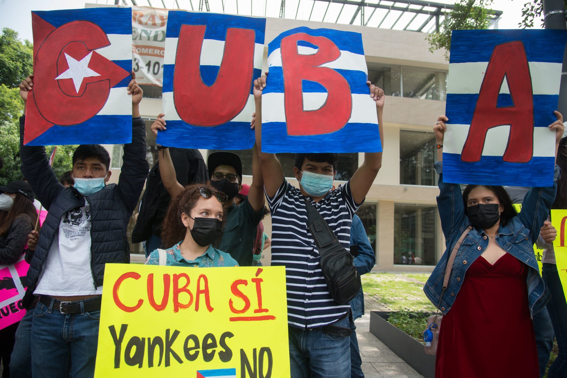 México enviará dos buques con medicinas y alimentos para apoyar a Cuba