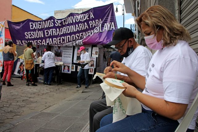 Plantón en exigencia de la Ley de Desaparecidos