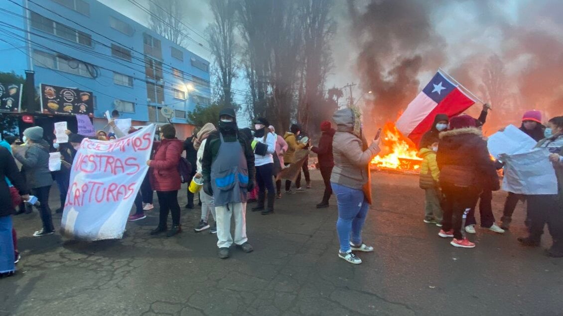 150 familias manifestaron en Quilicura para denunciar daños estructurales en sus viviendas y negligencia del Serviu