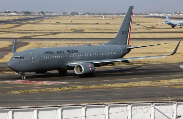 Avión de la Fuerza Aérea Mexicana aterrizando en Cuba