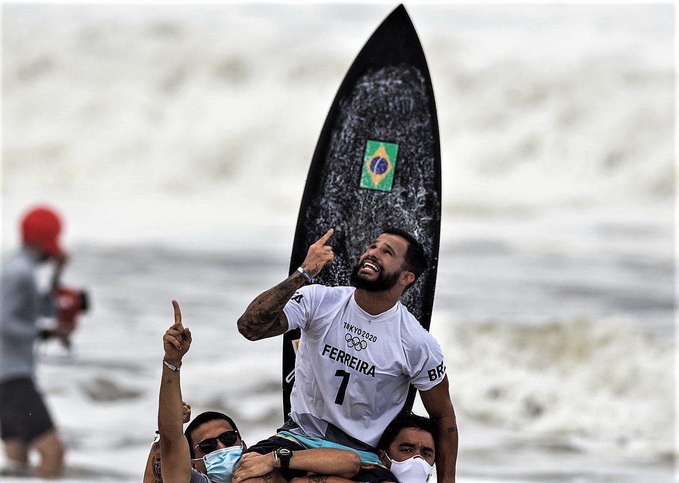 Italo Ferreira: le jeune Brésilien qui a surfé la pauvreté pour atteindre le sommet des Jeux olympiques