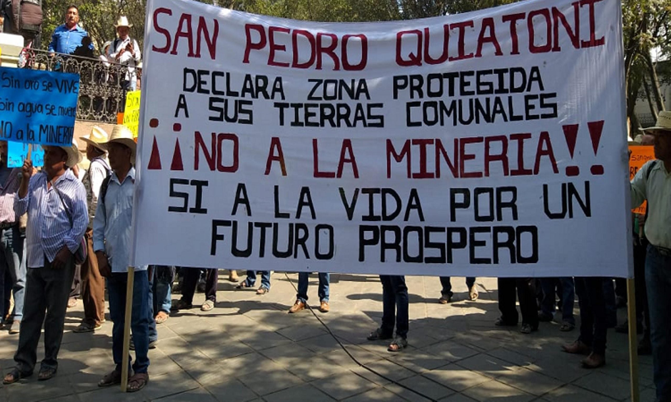 El Ciudadano | Zapotecos de Quiatoni protestan en Poder Judicial contra mineras - Vimarsana News