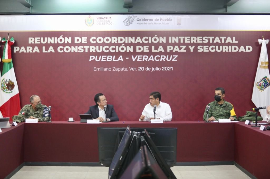 Miguel Barbosa y Cuitláhuac García tratan seguridad en reunión