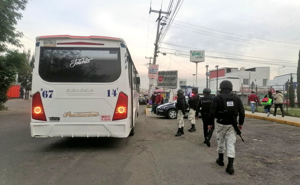 Retén a unidades de transporte público en Puebla