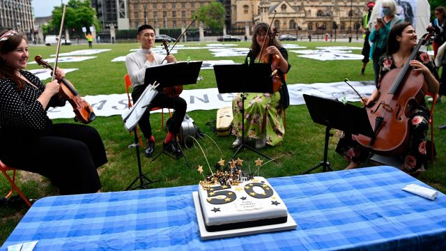 Con un picnic simpatizantes de Julian Assange celebraron su cumpleaños 50 y abogaron por su liberación