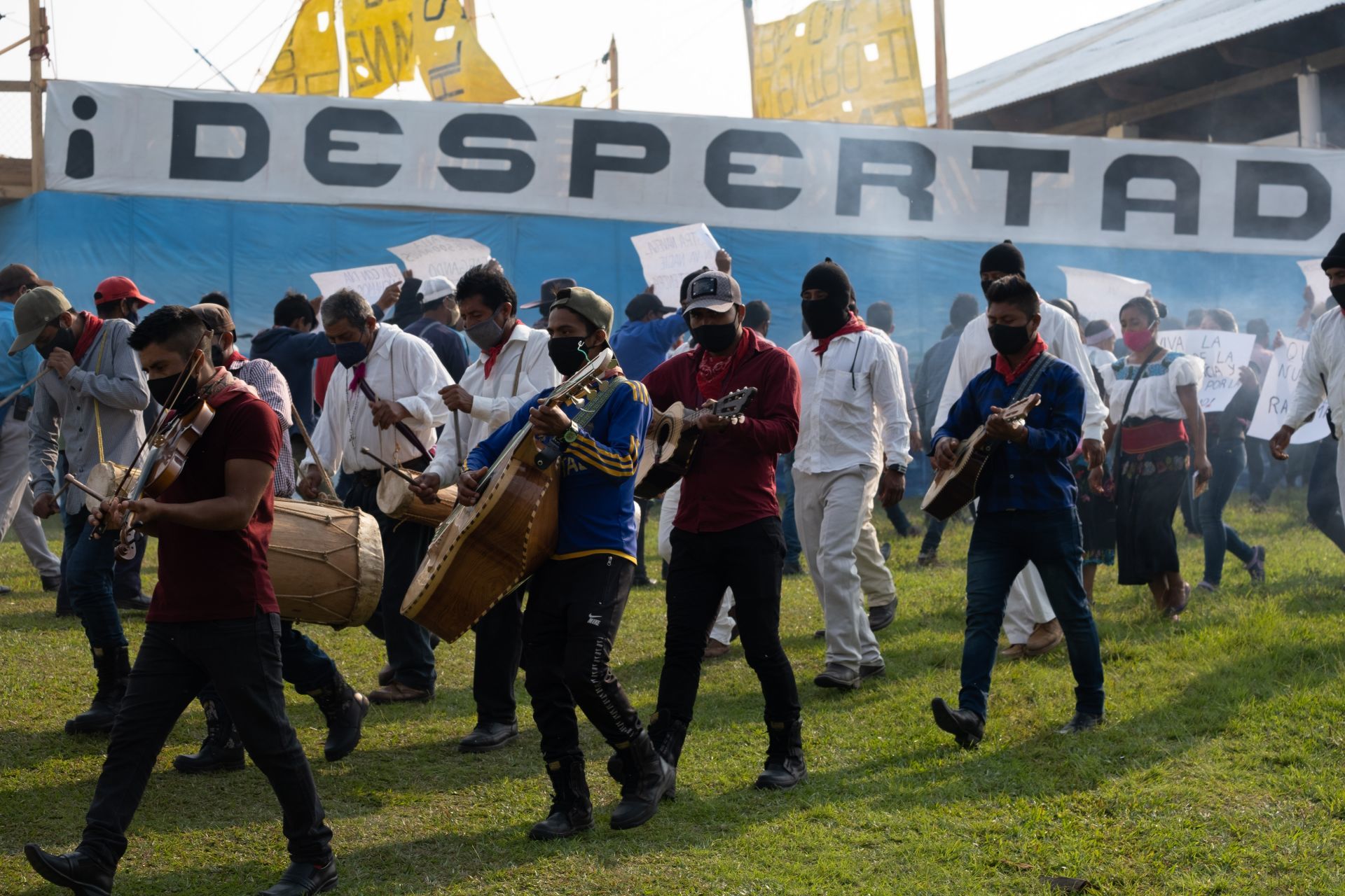 Personas Zapatistas esperando llegar a Europa