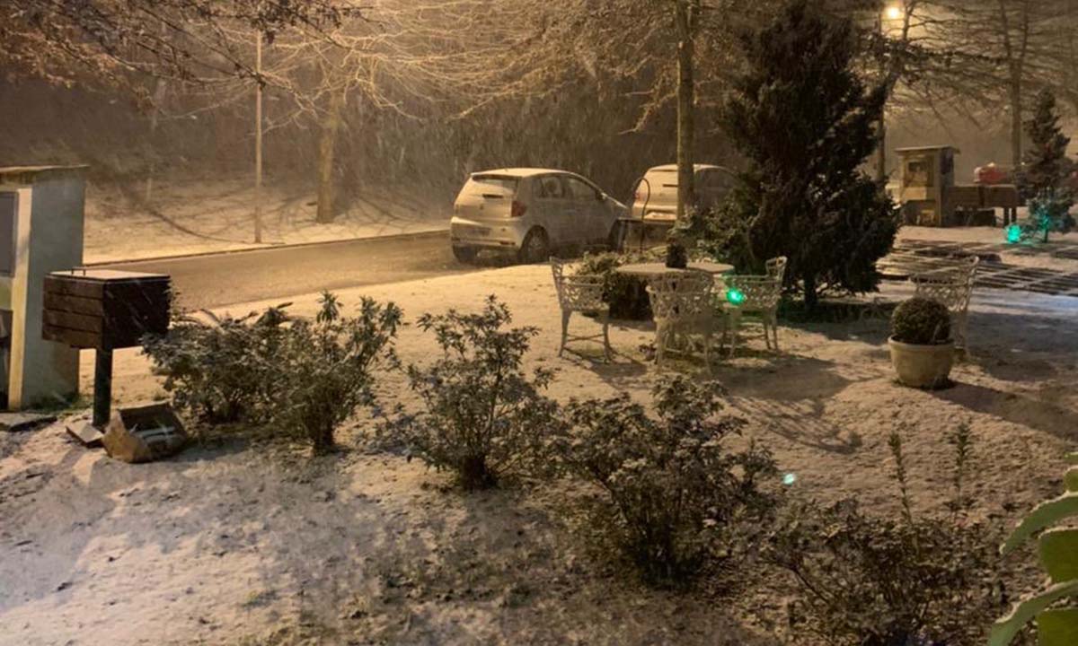 Sorprende en el sur de Brasil caída de nieve por primera vez desde el 1957