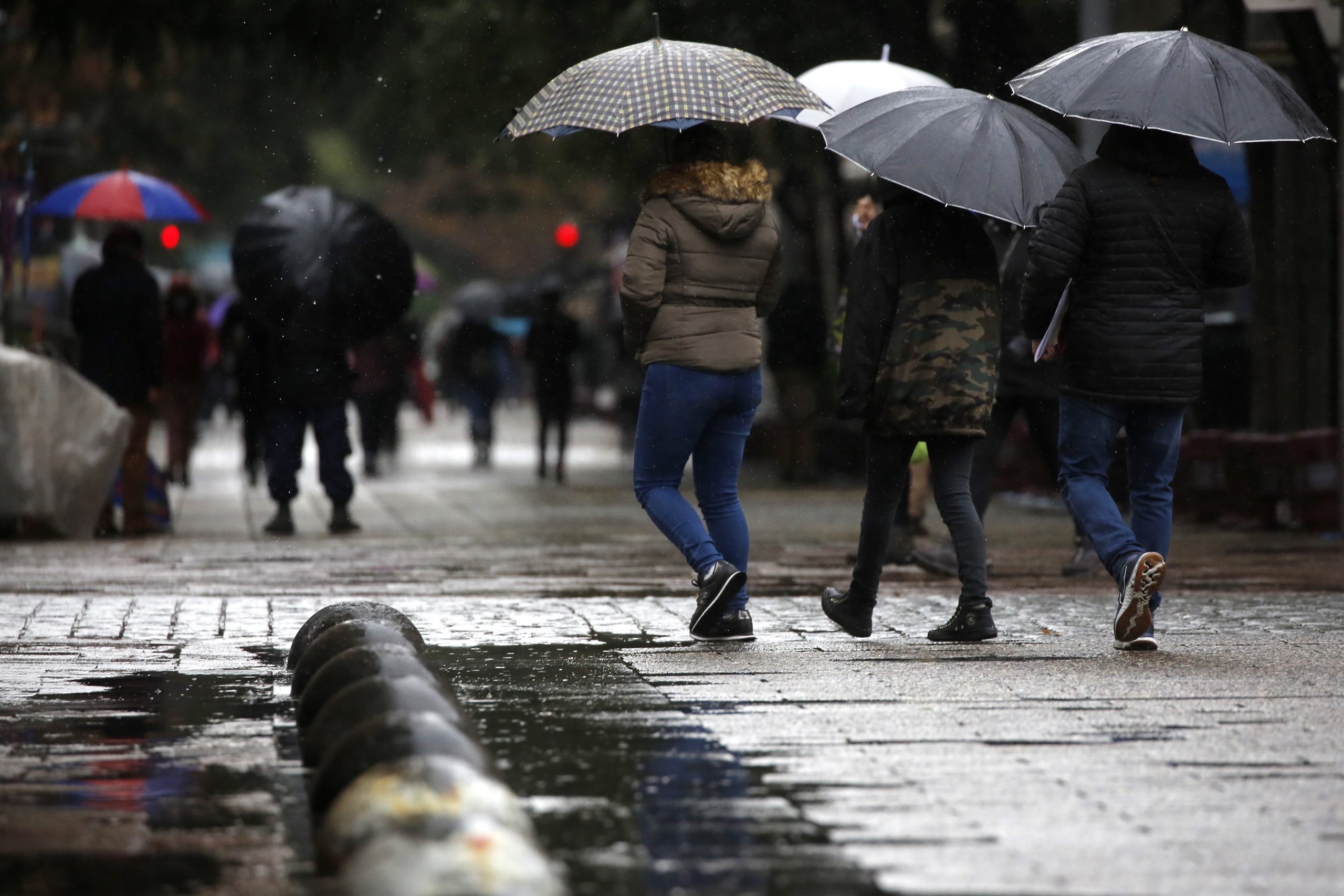 Más de 50 damnificados y miles de hogares sin luz deja intensas lluvias en la RM