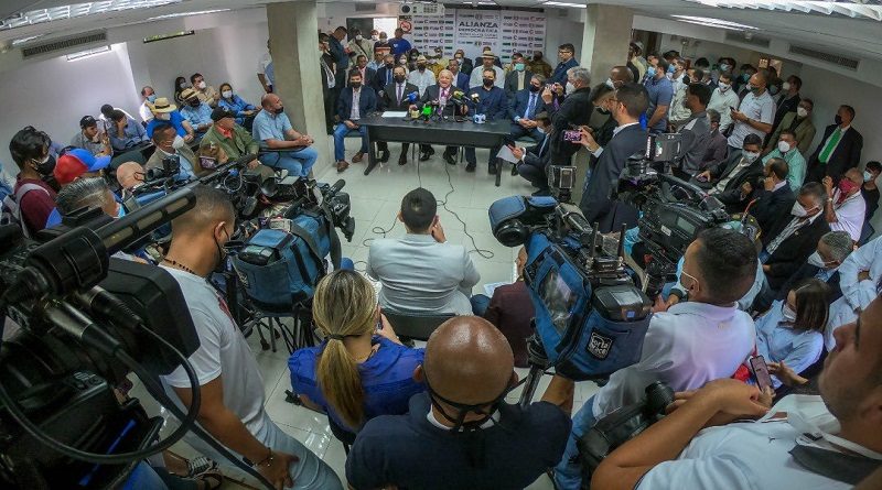 Oposición de la «alianza democrática» anunció candidatos a gobernaciones para megaelecciones del 21-N