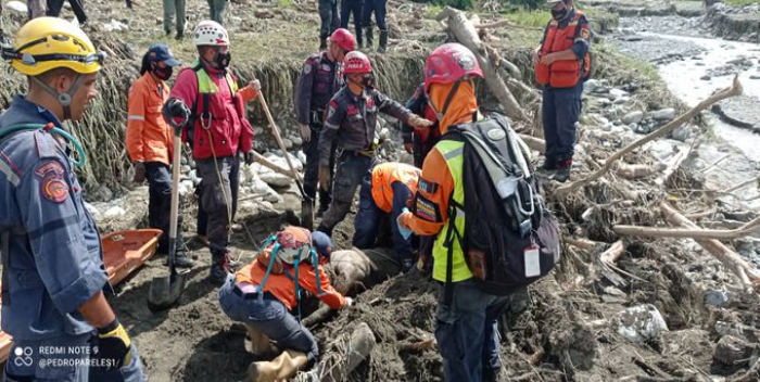 Doce mil funcionarios de seguridad atienden emergencias por lluvias en Mérida
